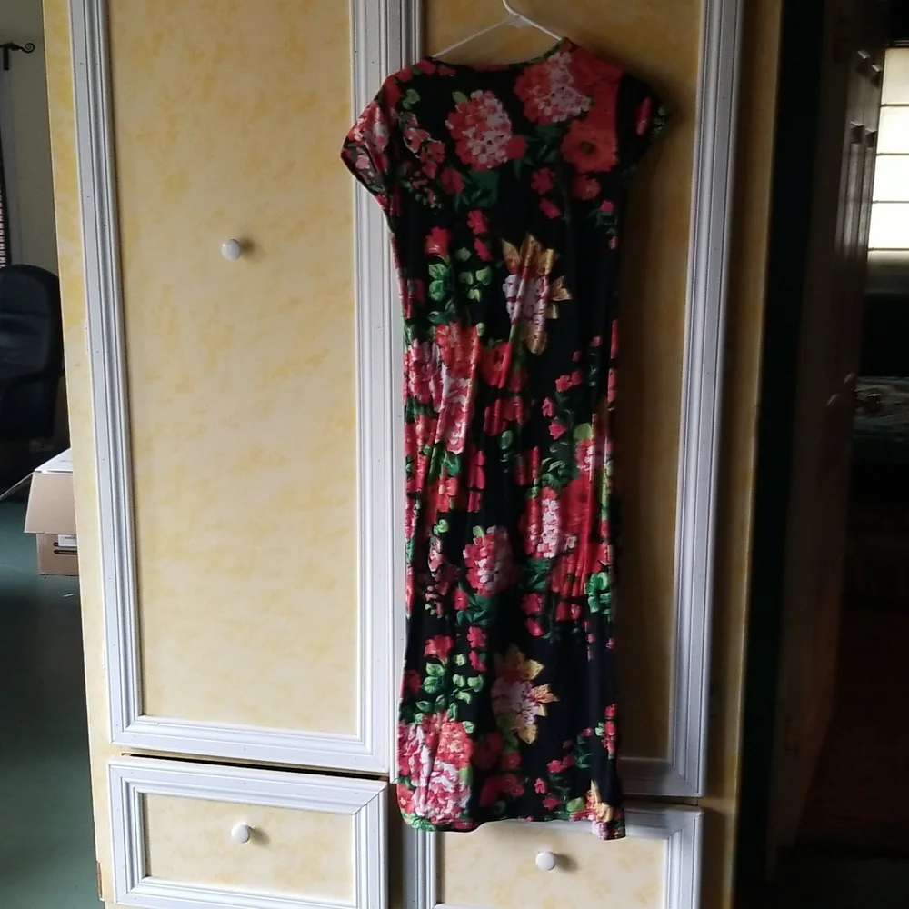 Dress in orange and black. - Picture 3 of 3